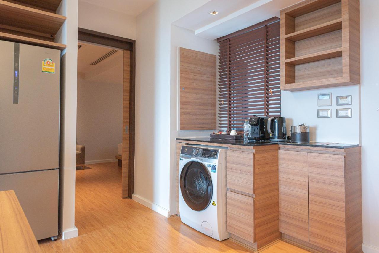 Summit Windmill Golf Suite Hotel At Suvarnabhumi Bangkok Exterior foto A typical kitchen in a serviced apartment