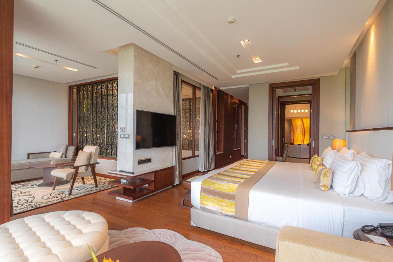 Summit Windmill Golf Suite Hotel At Suvarnabhumi Bangkok Exterior foto A suite at the hotel