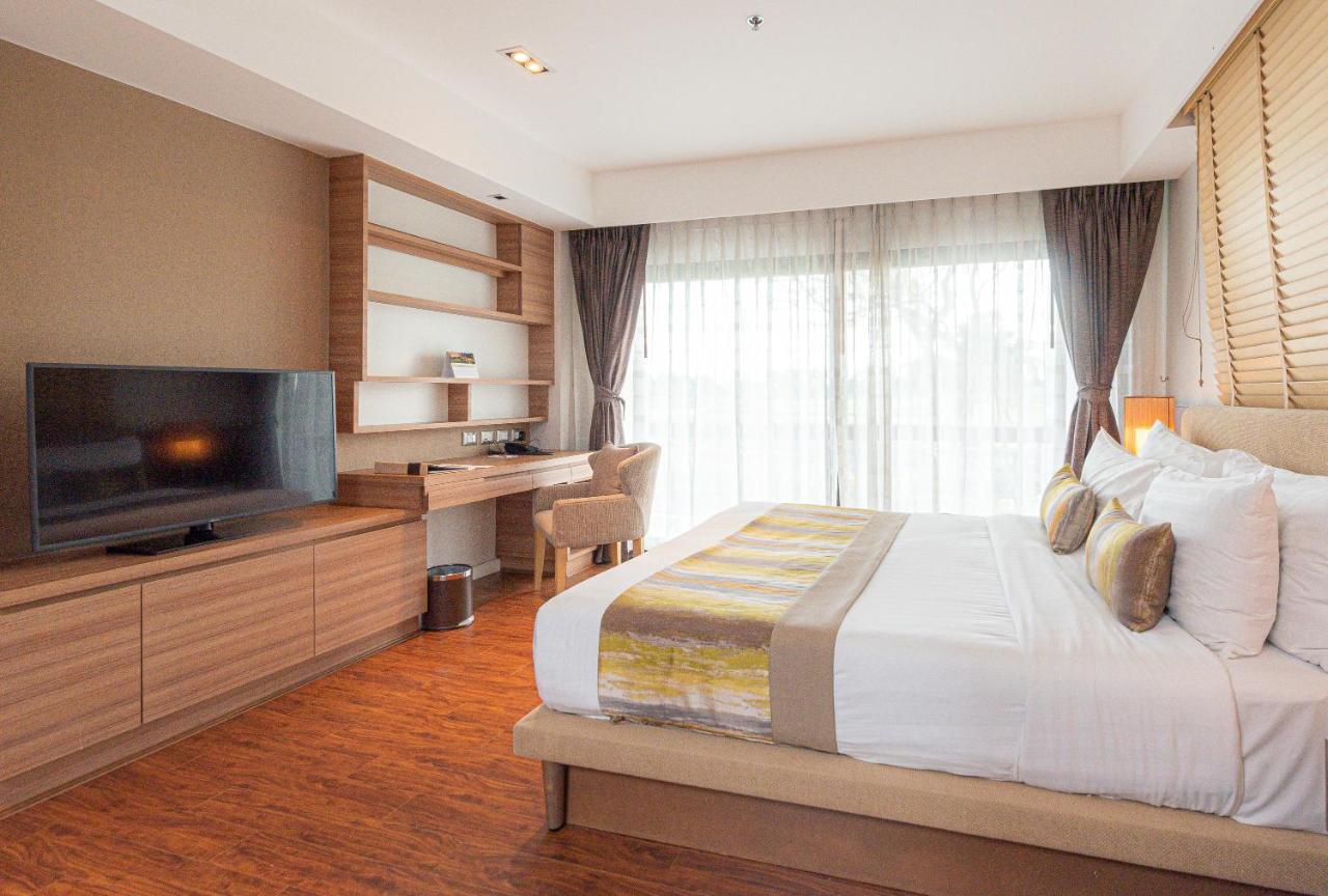 Summit Windmill Golf Suite Hotel At Suvarnabhumi Bangkok Exterior foto Deluxe Room